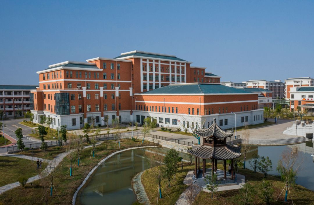 霍邱一中楚汉风新校区 | 两轴一心,江南水景校园-32