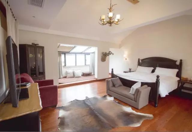 一家3口逃离都市,包下30亩地爆改老房子,有人开车2小时只为在这睡一觉-76