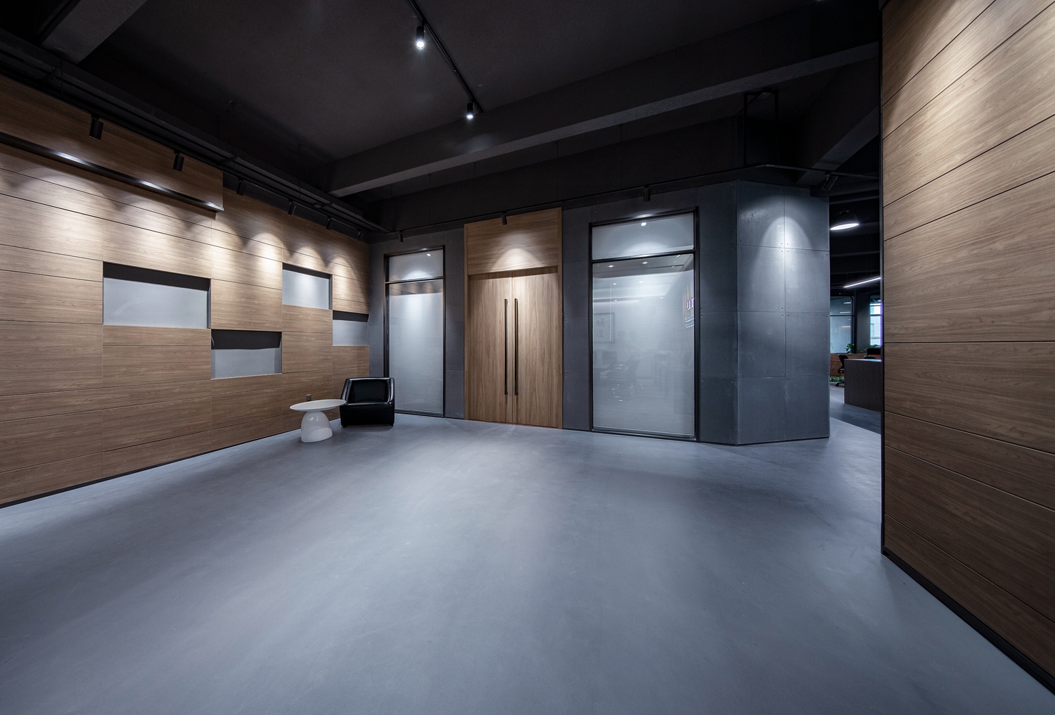 壹同创意打造明道照明工业风办公室-8