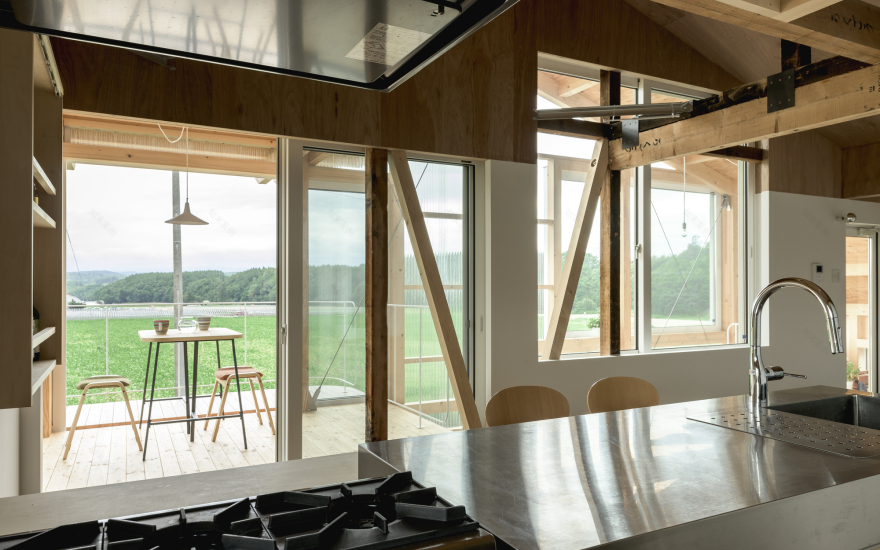 The Deformed Roof House of Furano / Yoshichika Takagi + associates-25