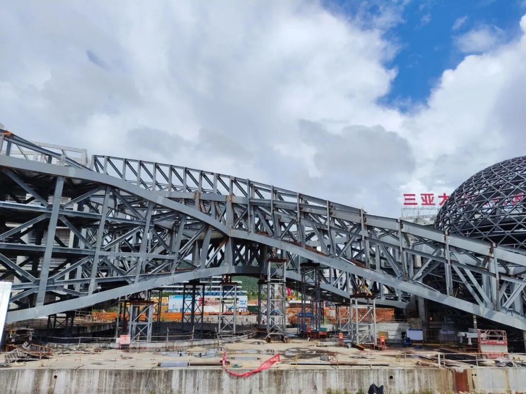 三亚新地标“莫比乌斯环”地标连廊卸载收官！-43