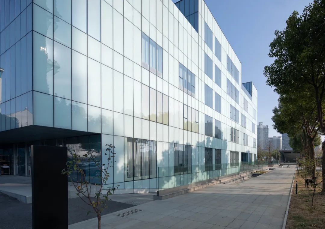 “隐形”建筑：港华燃气办公楼 / 优意建筑设计-19