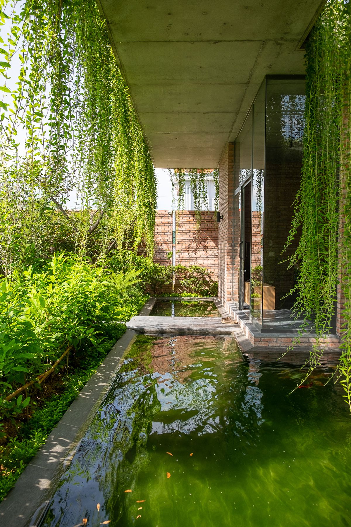 Mạo Khê House - Ngôi nhà gạch đỏ với không gian xanh bao phủ | HGAA-27