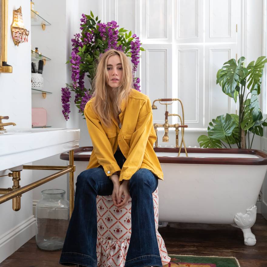 Suki Waterhouse 的伦敦豪华公寓 | 复古与现代的完美结合-0