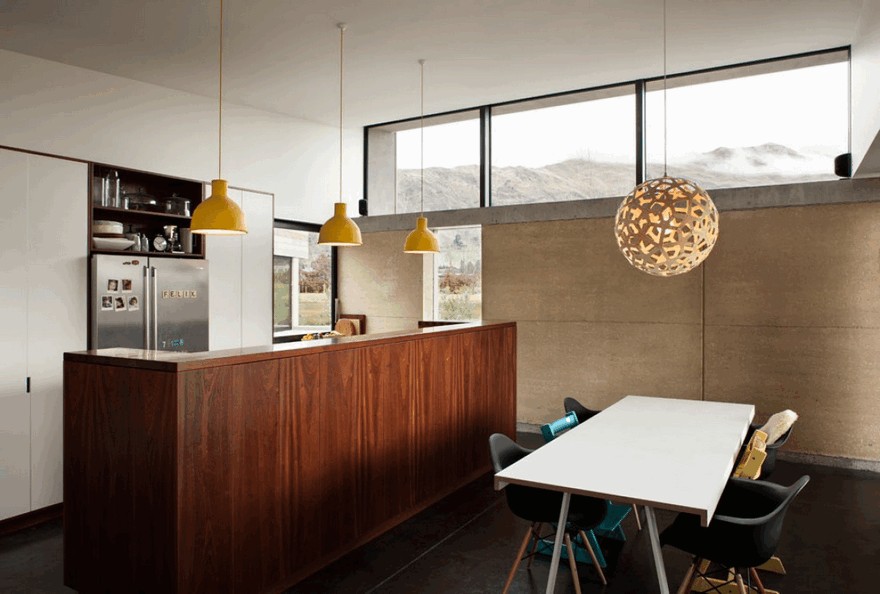 Rammed Earth House Connected to the Mountainous Landscape of Cardrona Valley, New Zealand-14