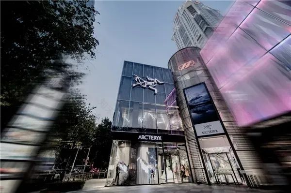 始祖鸟 2021 秋冬橱窗“自然共生”丨OTG LAB-0