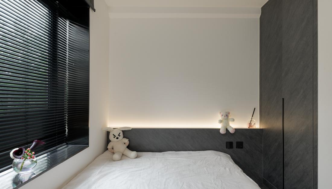 工业风极简温馨小家设计-44