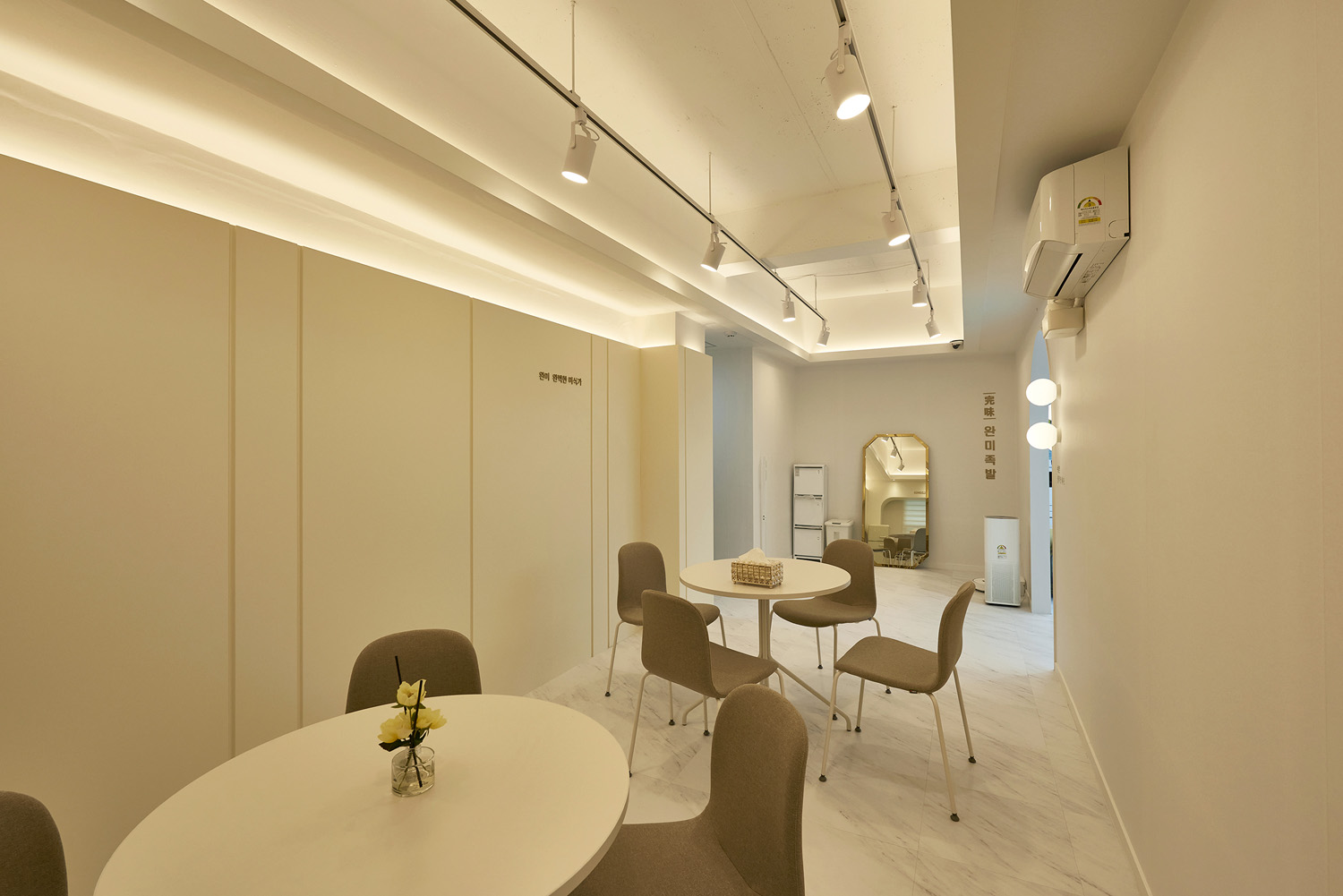 极简主义的 45 平米外卖办公室设计-2