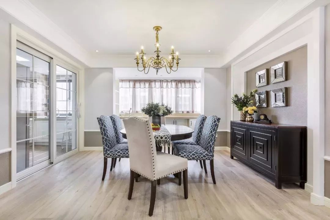 美式三居室,浅色硬装搭配鲜艳软装,雅致贵气-32