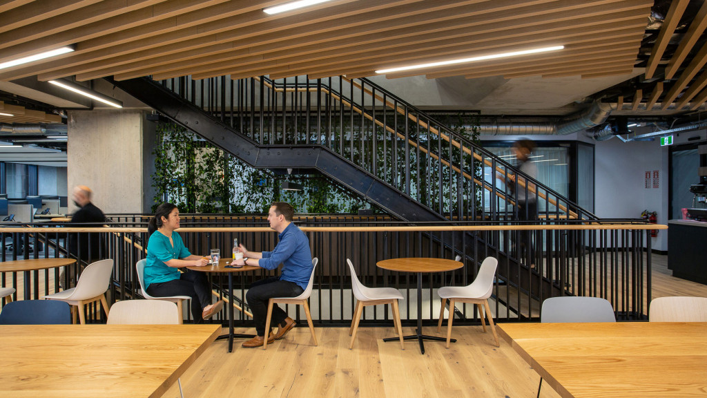 Gensler 助力 QBE 奥克兰新办公室转型,打造活力互动空间-3