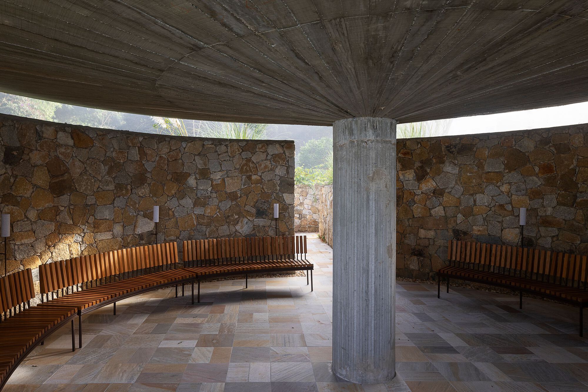 São José 山脉脚下的小教堂丨巴西丨MACh Arquitetos-21