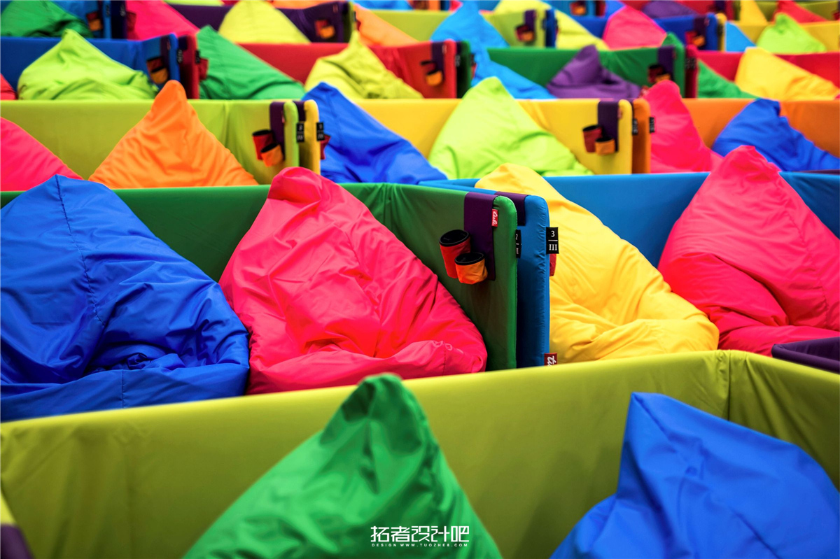 色彩缤纷的影院空间，打造沉浸式观影体验-13