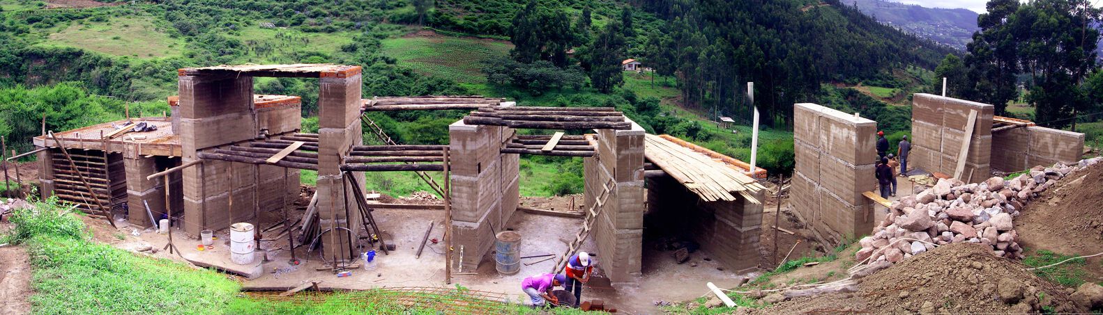 厄瓜多尔火山坡地上的生态土屋丨AL BORDE-51