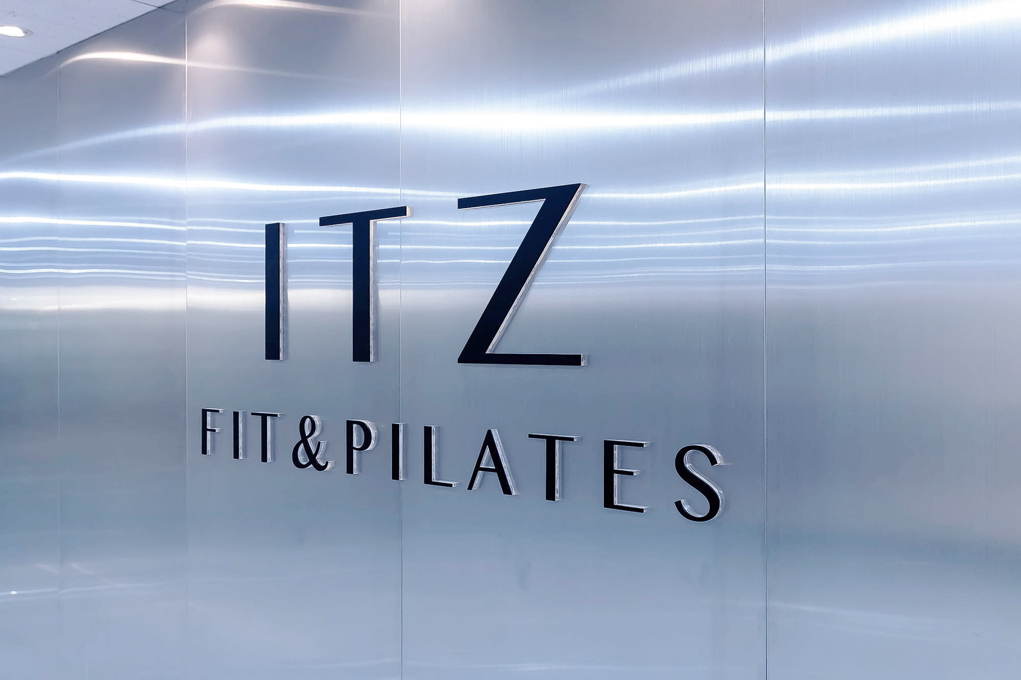 简约时尚的 88 平米 filates&PT 专卖店设计-12