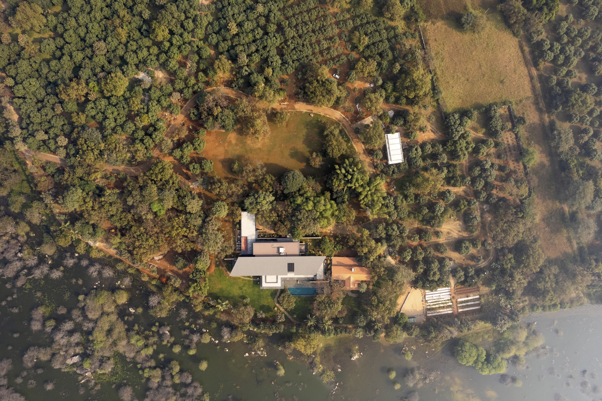 湖滨别墅丨印度丨SPASM Design Architects-41