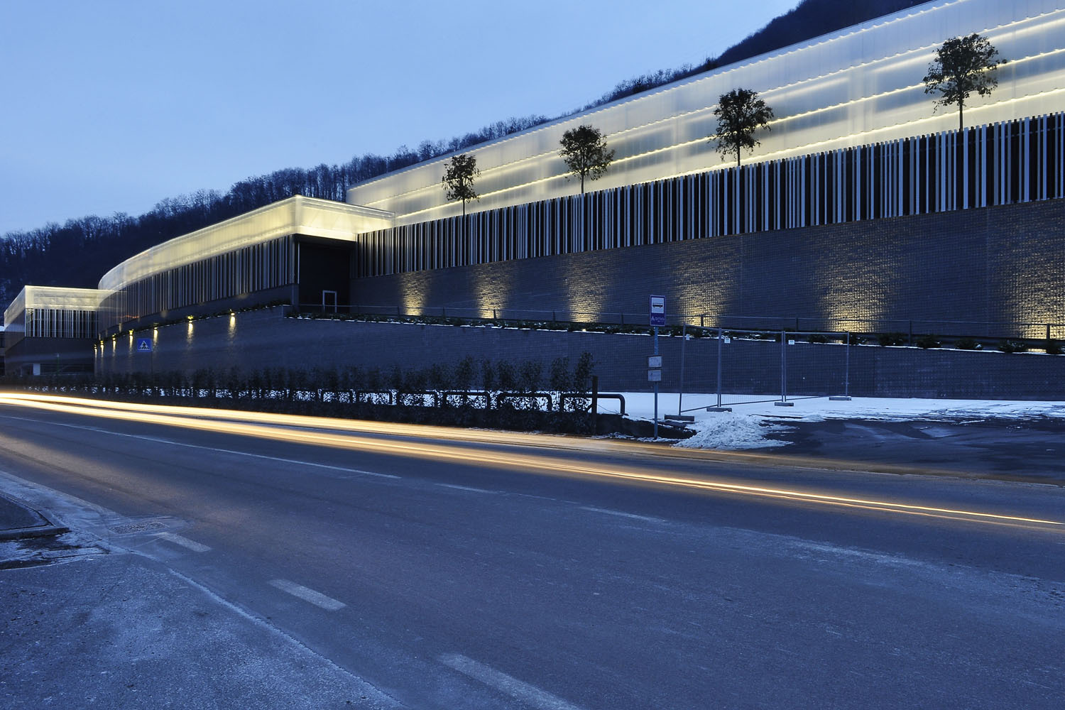 工厂重生 | 简约几何有机体,多变发光立面-41