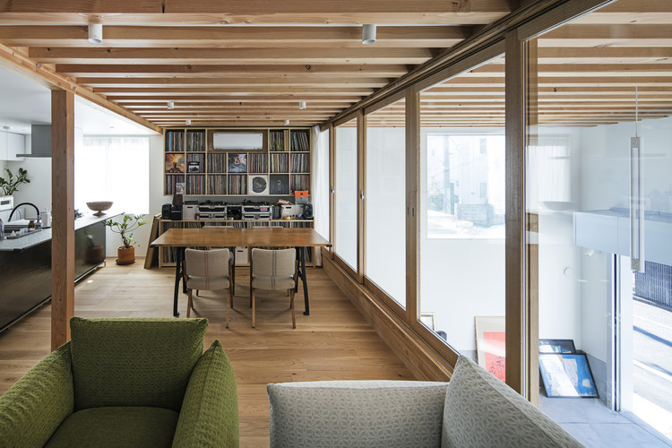 东京住宅区的车库变大厅设计-9