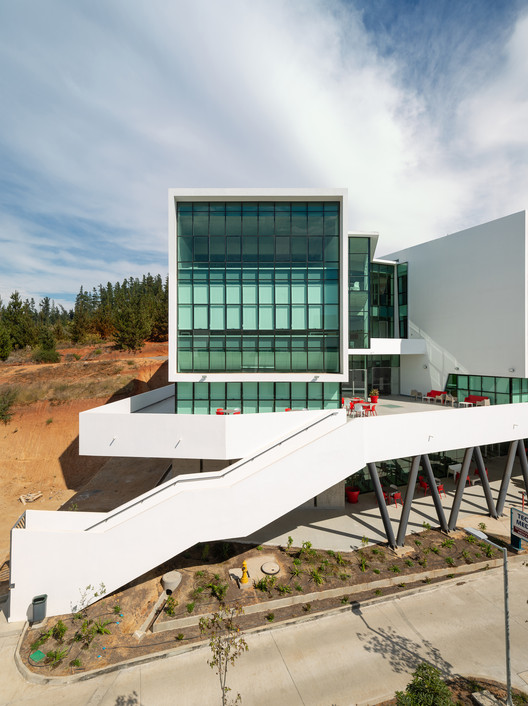 智利 PUCV 大学医学技术职业建设大楼-12