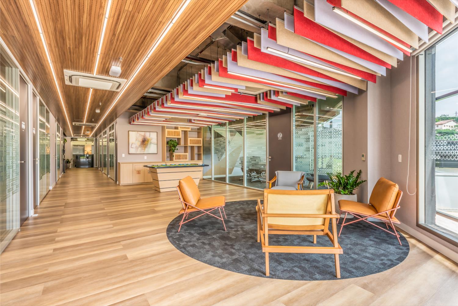 TOTVS 公司总部 | 木质与玻璃的现代企业空间-1