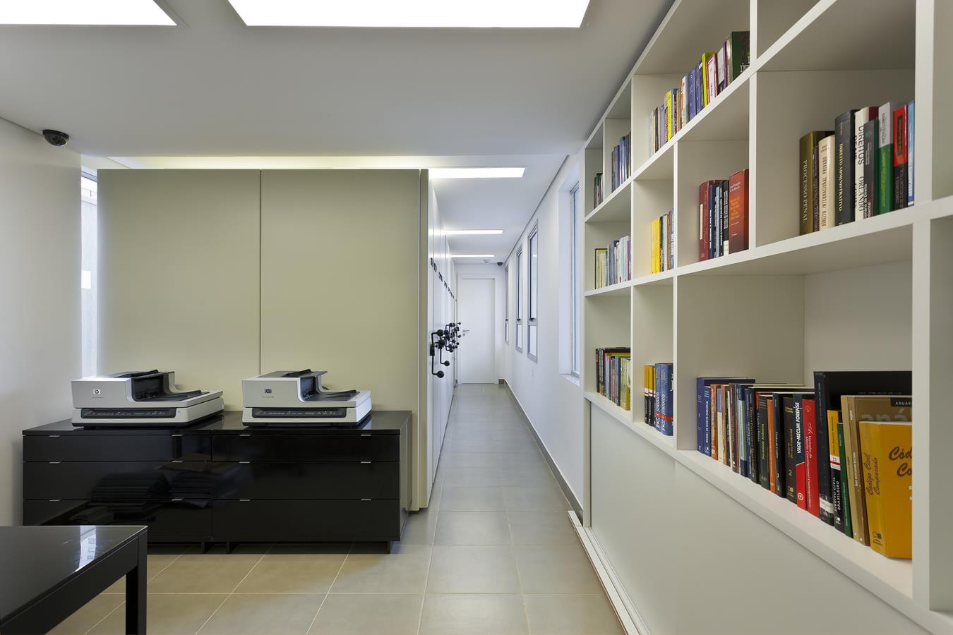 巴西律师事务所办公室翻新，融入垂直花园和环保设计-17