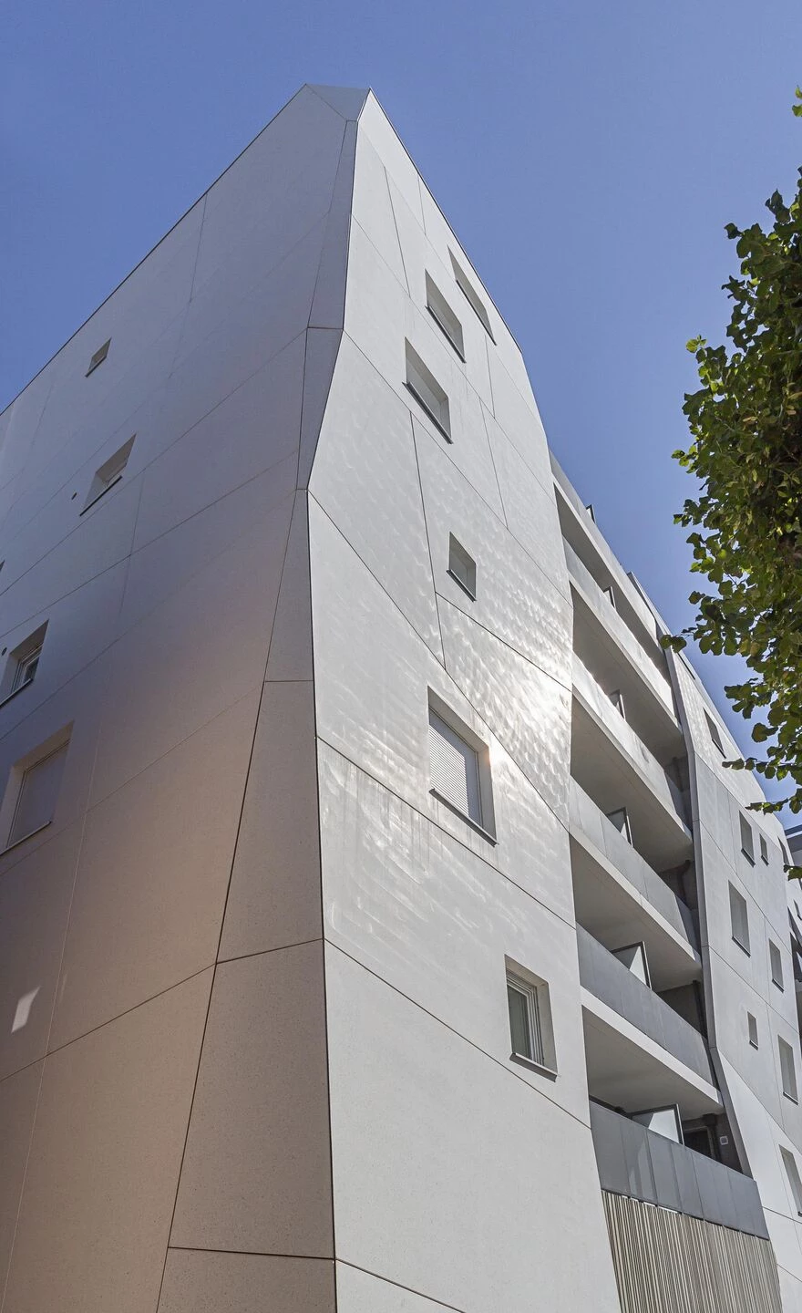 河畔城市雕塑 | Letellier Architectes 的 Côté Garonne 公寓设计-24