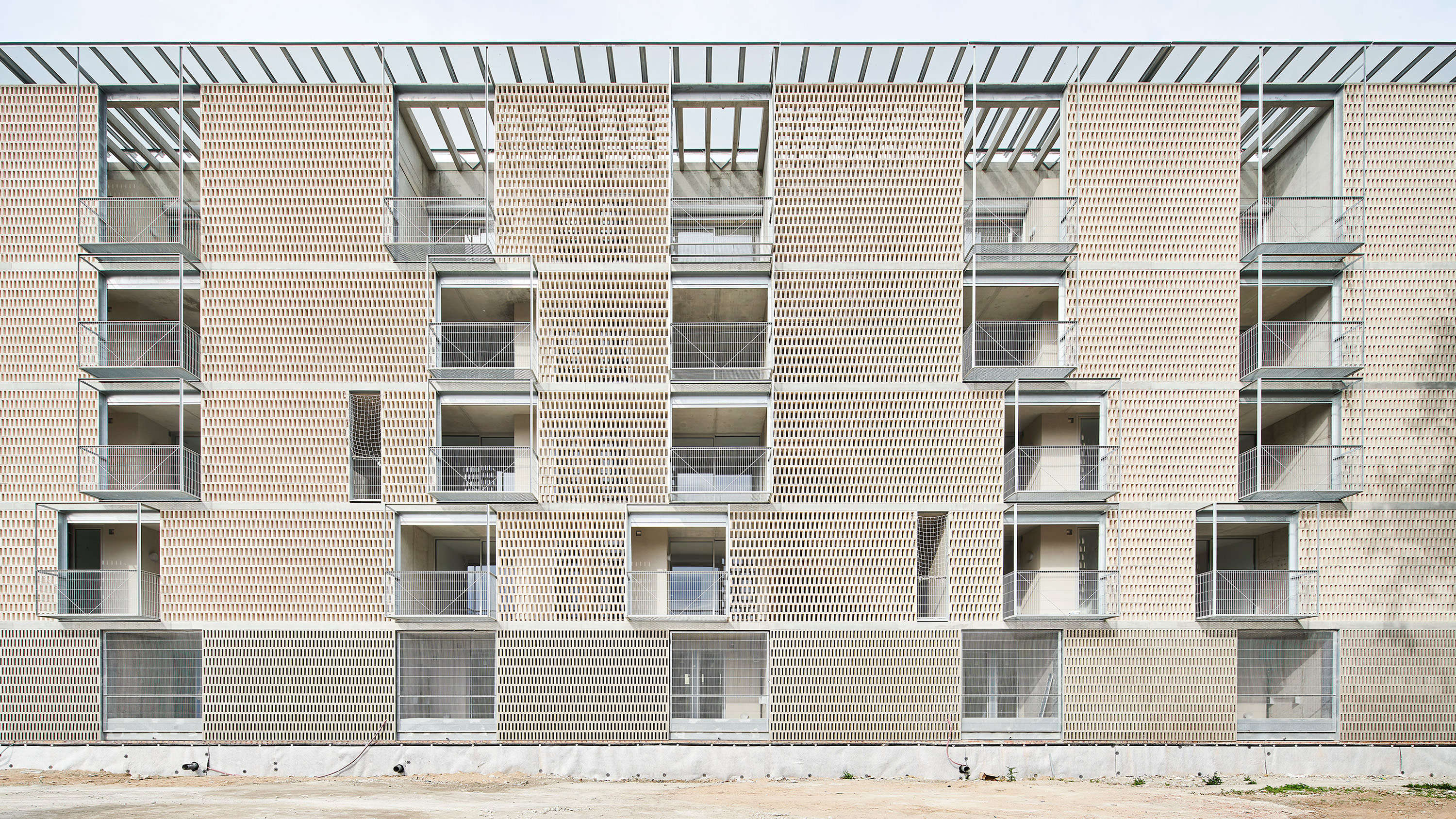 巴塞罗那 Bon Pastor 社区 54 户社会住房丨西班牙巴塞罗那-0