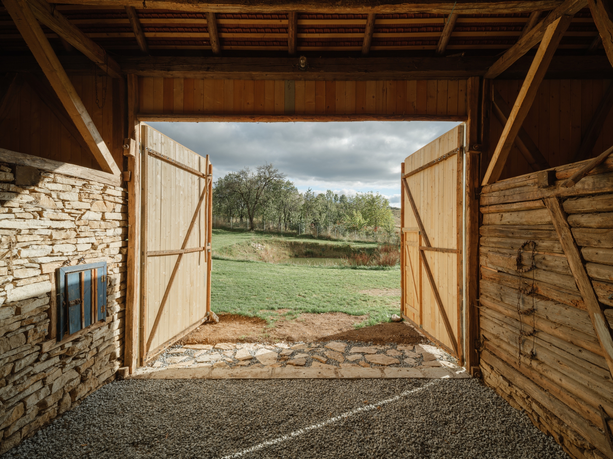 Recovery of a Country House and Barn / Vlad Sebastian Rusu and Studio 82-26