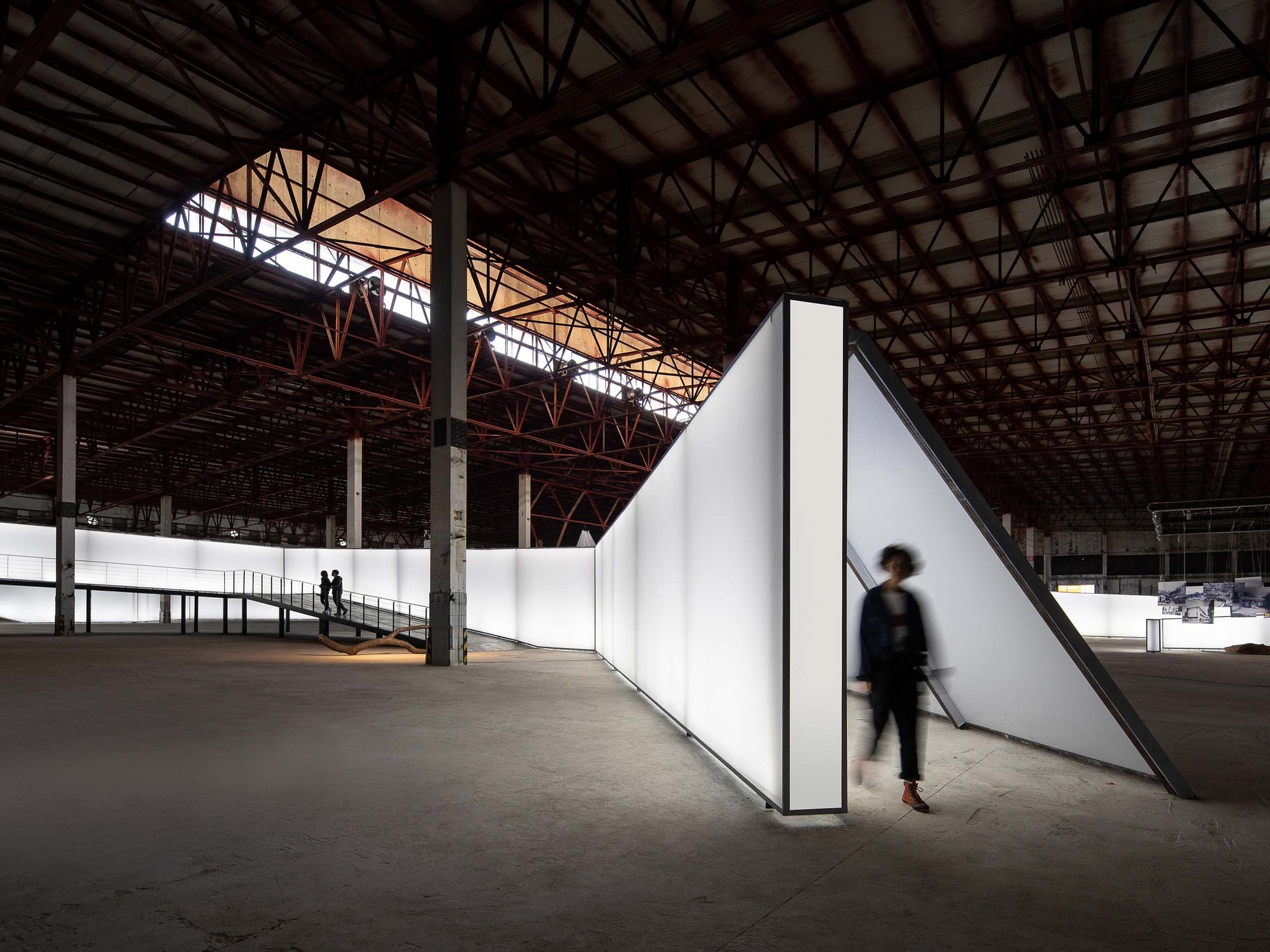 Folded TIME-LIGHT-LINE Installation / ATELIER XI-20