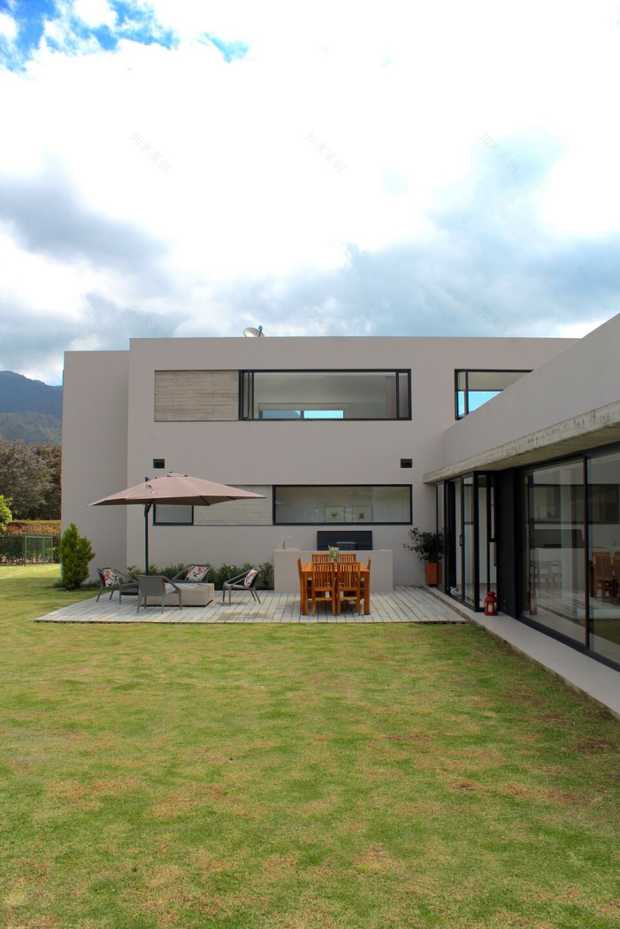 哥伦比亚 L 型别墅 · Campuzano Arquitectos 的室内外一体化设计-10