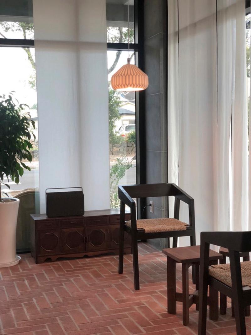 《道里化科》极简风咖啡厅，打造济州岛特色室内空间-9