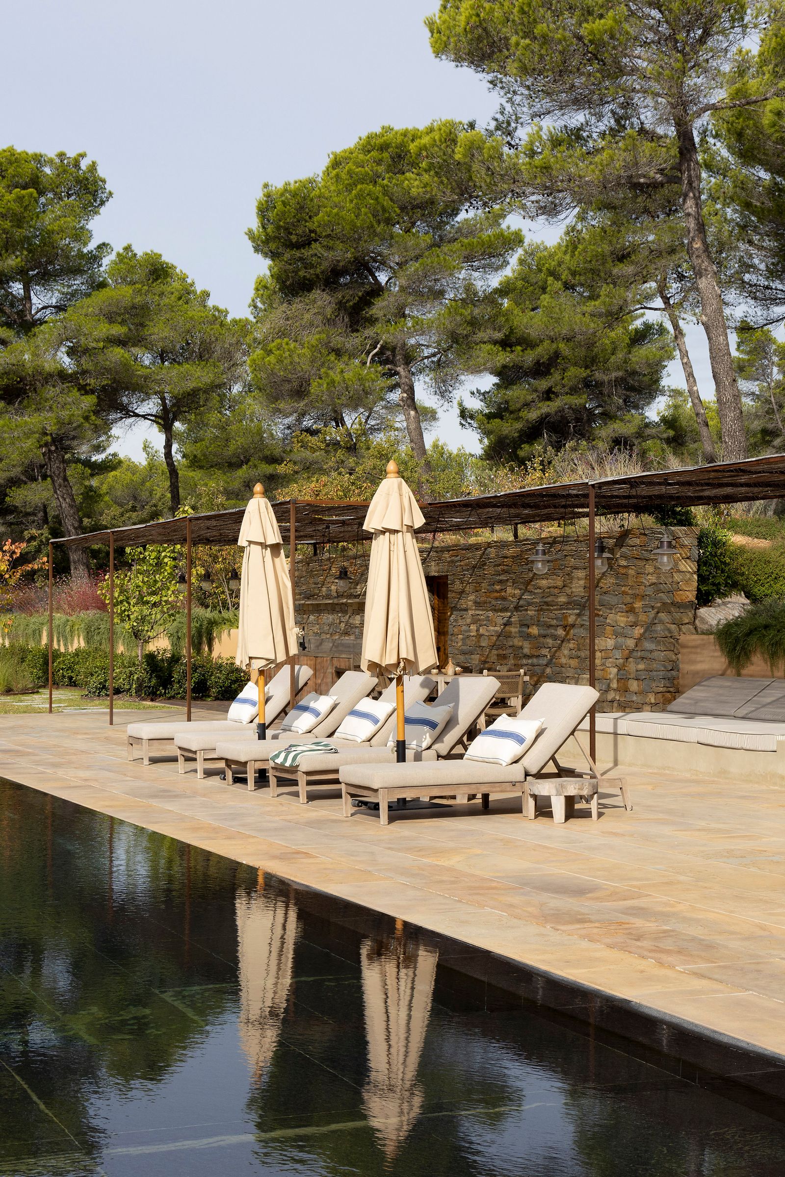 普罗旺斯带镜面泳池的别墅丨法国艾克斯丨Delphine Sauvaget,Vincent Gillier-11