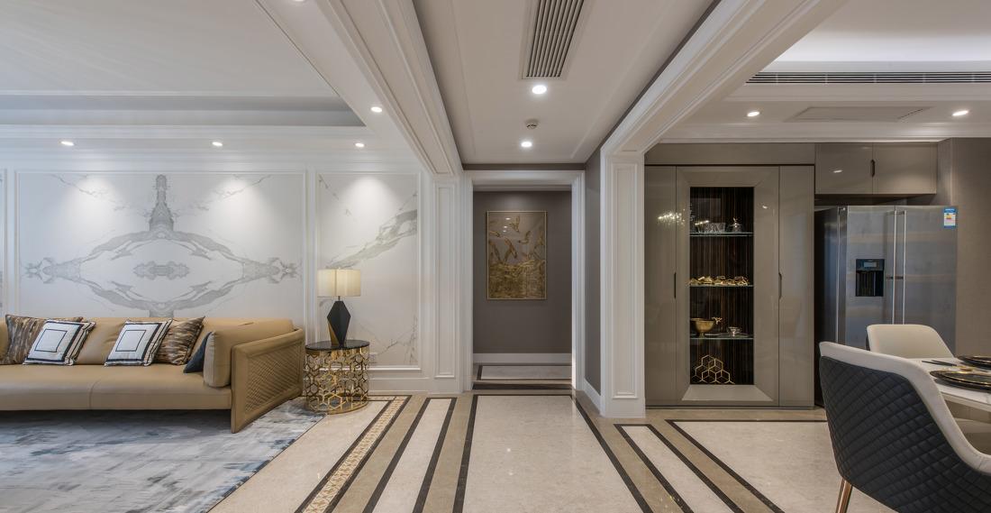 暖色调中海城市广场，金属与岩板的温馨空间-12