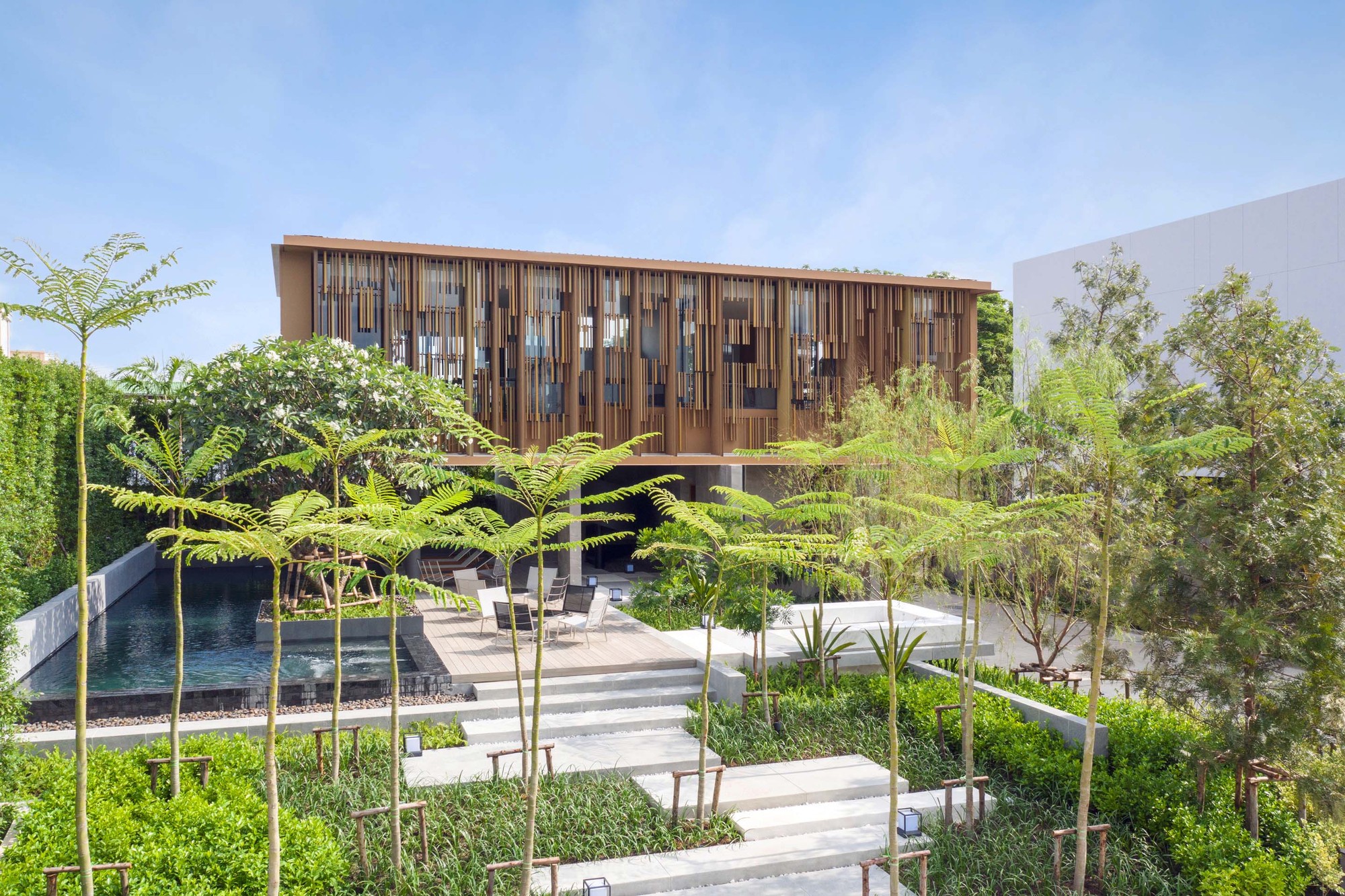 Courtyard Pattanakarn Residence / baan puripuri-25