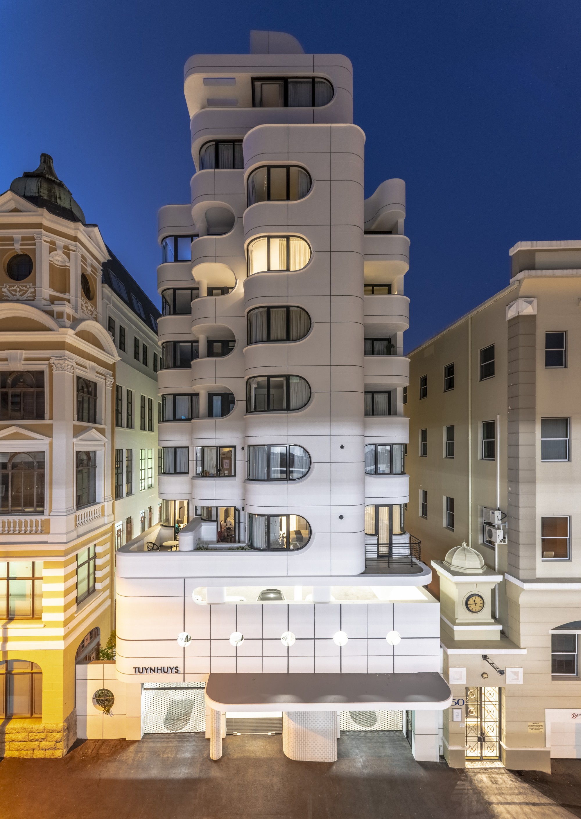 Tuynhuys Apartment Building / Robert Silke & Partners-17