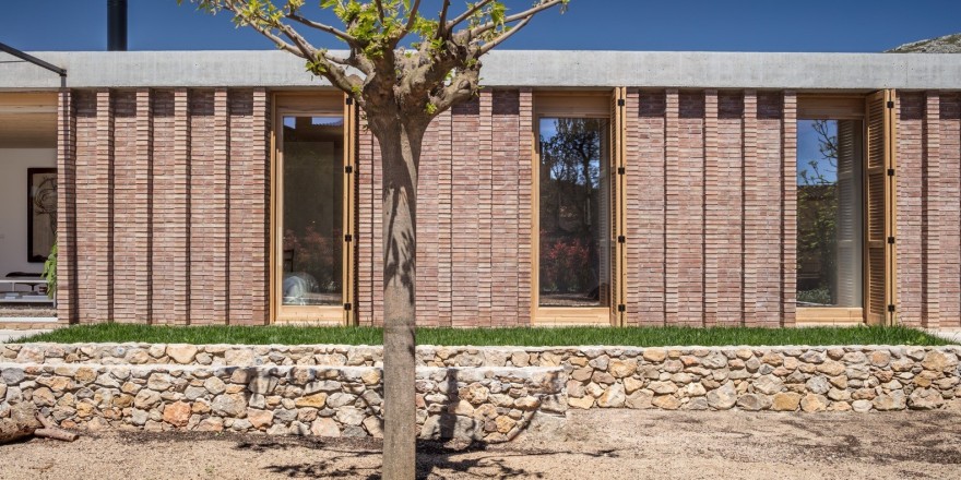 巴塞罗那 AA 别墅 | 融入环境的生物气候度假屋-8