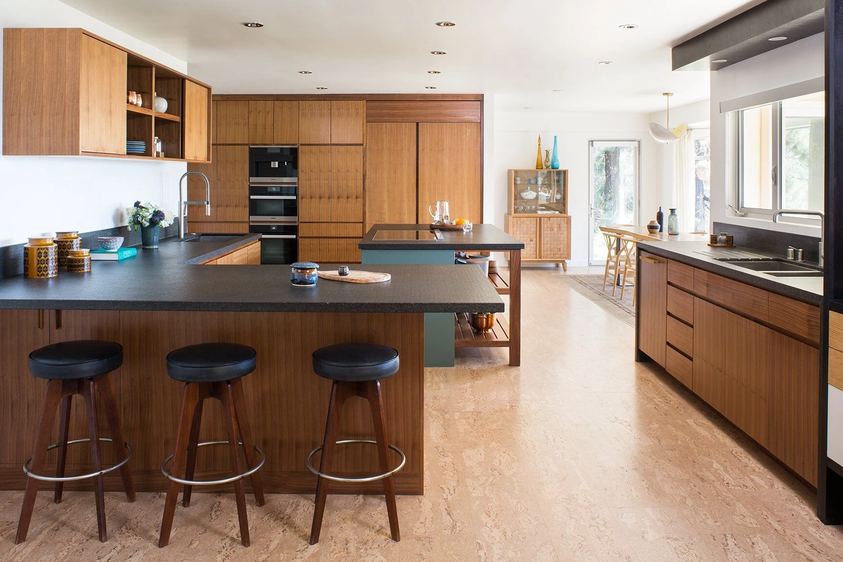 洛杉矶 50 年代乡村风格住宅的现代改造-18