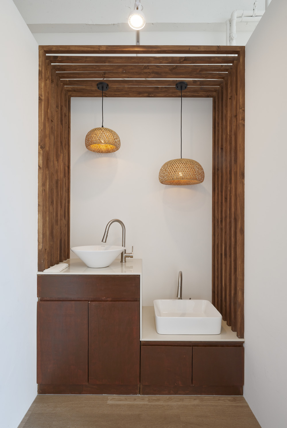 白色与木质的碰撞 | 50 平米瑜伽空间的极简设计-18