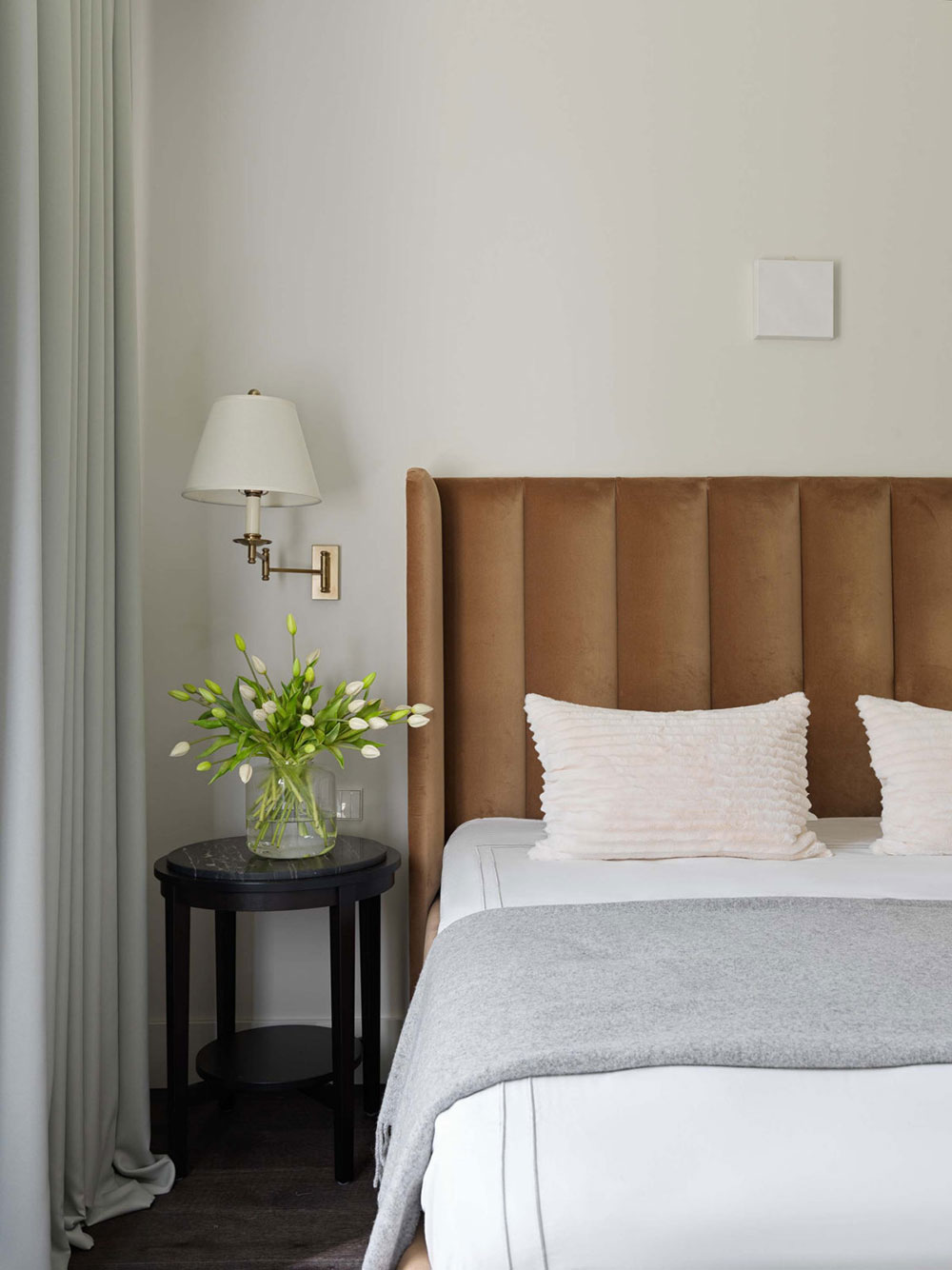 莫斯科斯大林式建筑中带时髦家具的明亮公寓(85 平方米)-10