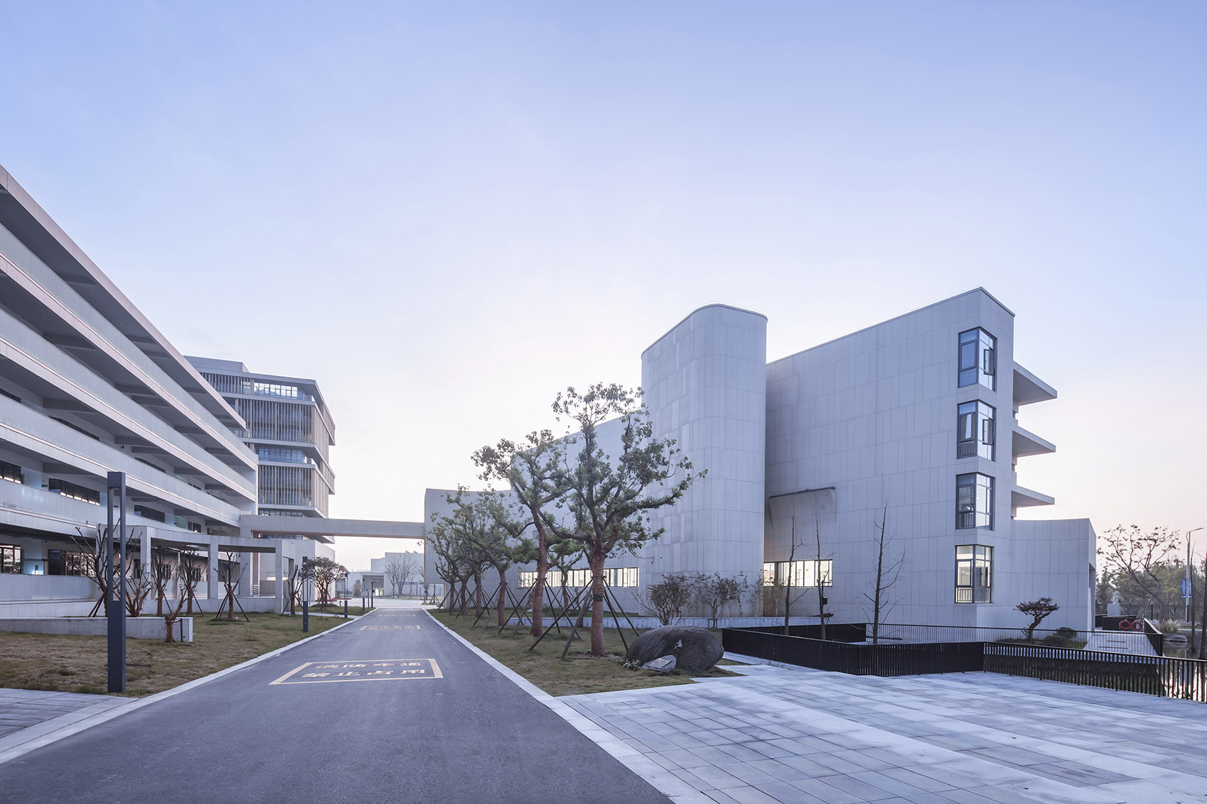 江苏省靖江高级中学新校区丨中国江苏丨江苏中锐华东建筑设计研究院有限公司荣朝晖工作室-264