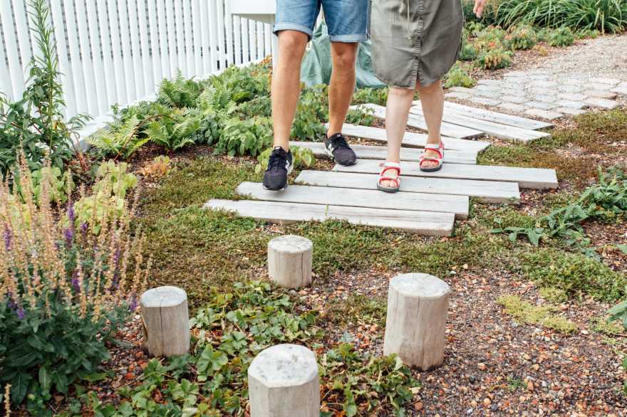 丹麦腓特列斯贝,感官体验治疗屋顶花园-17