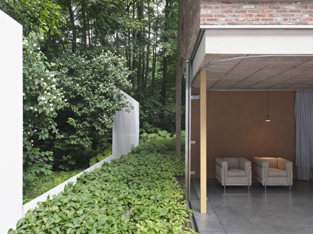 艺经济 北纬51度东经4度

注：Arteconomy是一个可能由art（艺术）和economy（经济）组合而成的自创词，这里暂译为艺经济  丨比利时-44