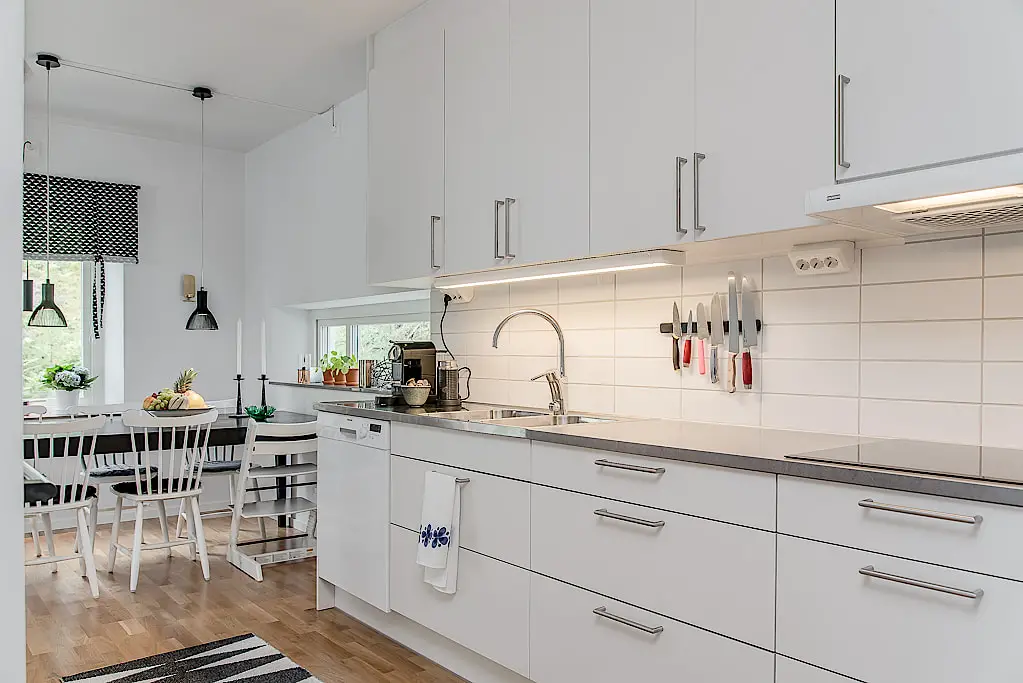 瑞典 81 平米公寓的半开放式厨房设计-4