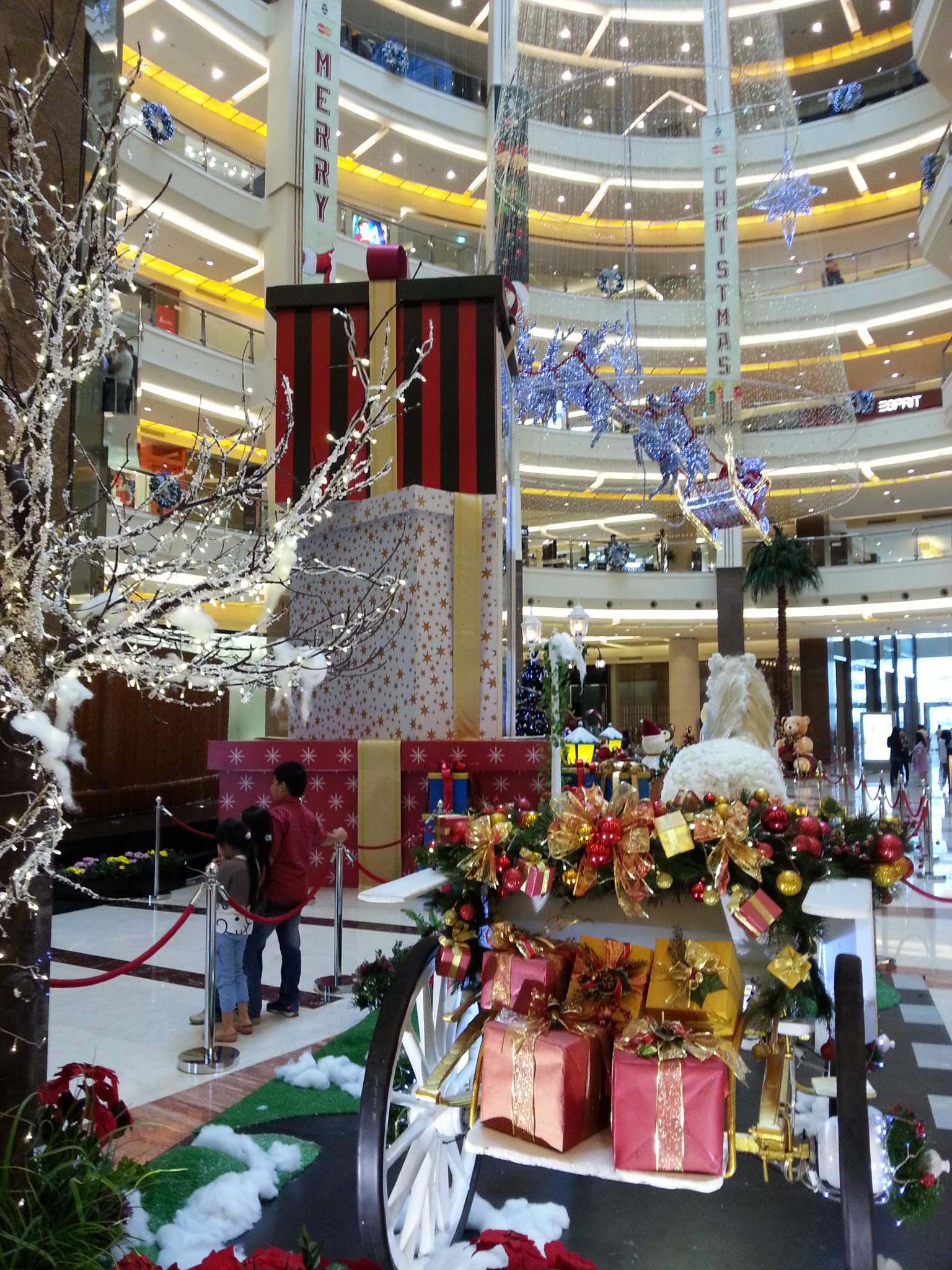 Light Up The World - VM Xmas Decoration-16