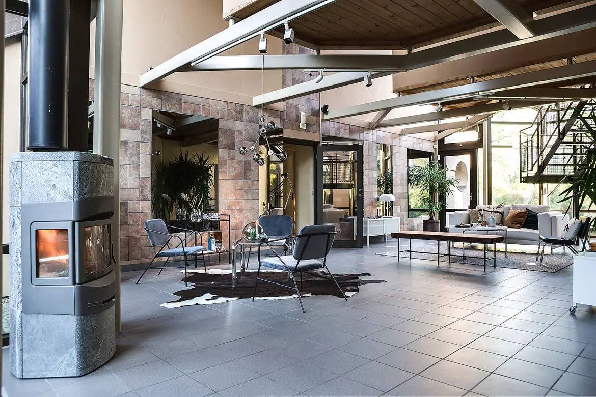 瑞典现代玻璃屋，室内外边界消融，尽享四季美景-3