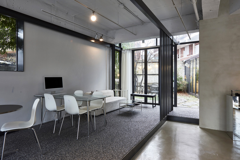 18 坪黑白时尚咖啡厅 | 极简设计的魅力-13