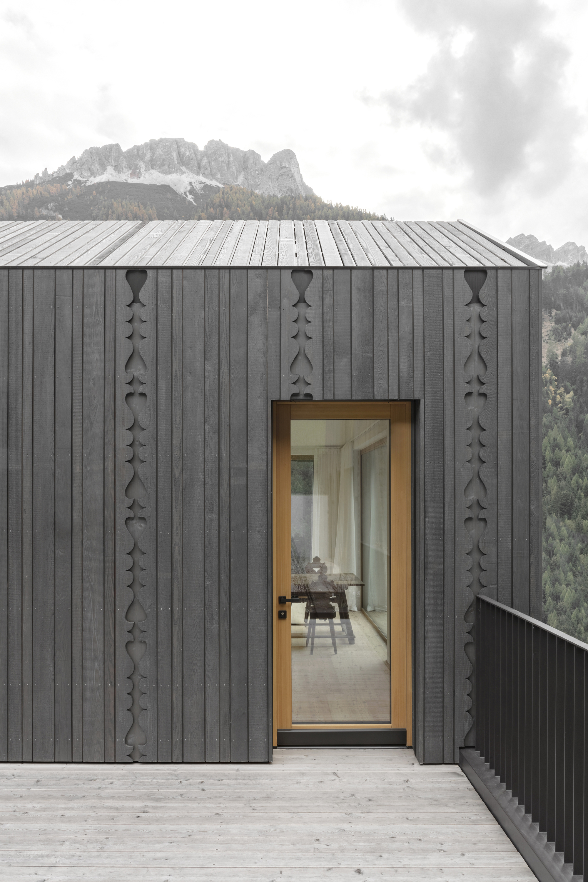 齐尔霍夫带客厅丨意大利丨NAEMAS Architekturkonzepte-32