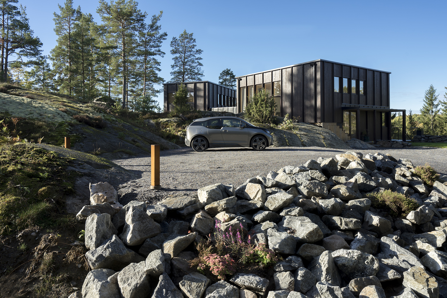 斯德哥尔摩乡村有机景观中的清晰几何建筑-29