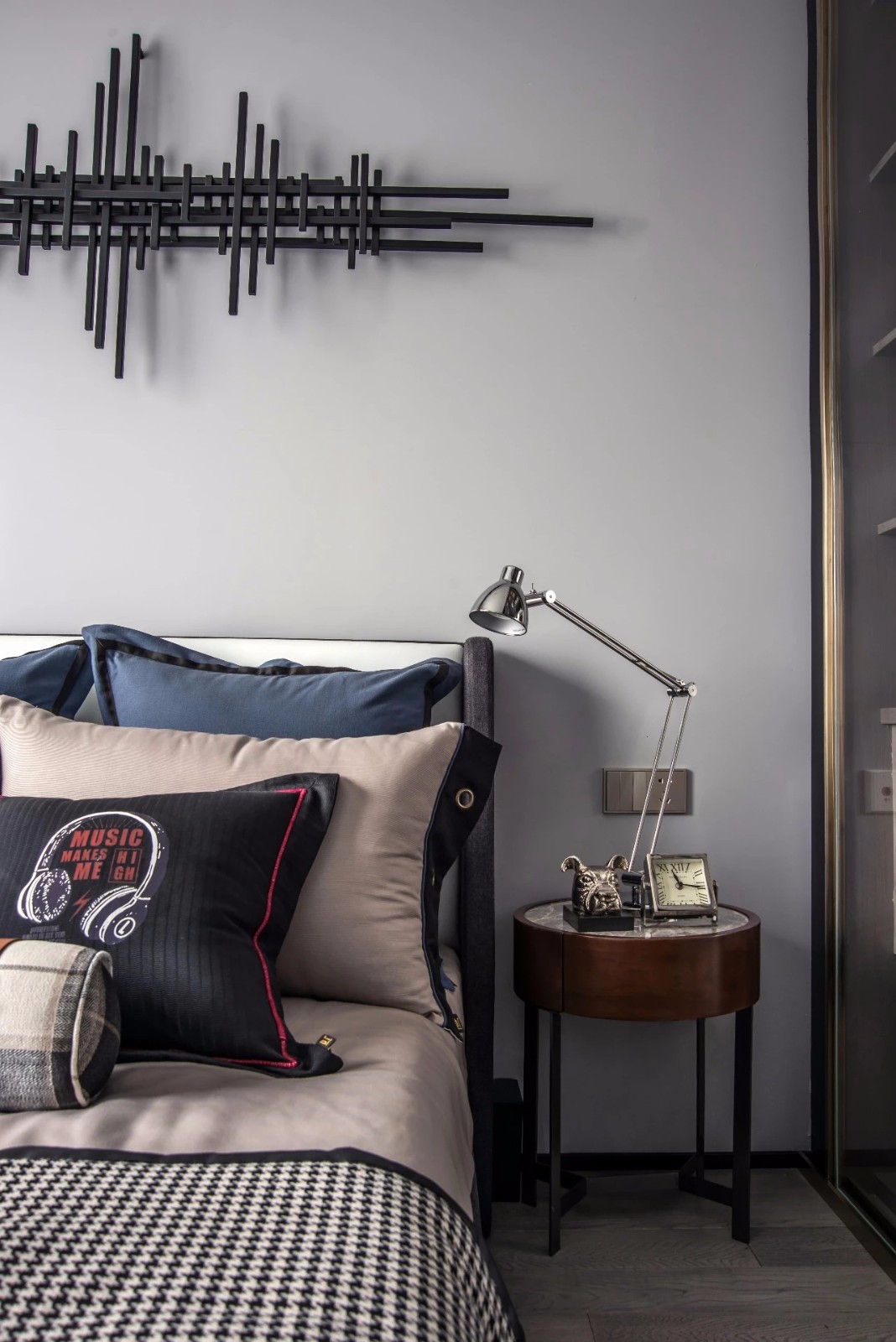 南京宝华山南麓高级灰现代风别墅设计-24