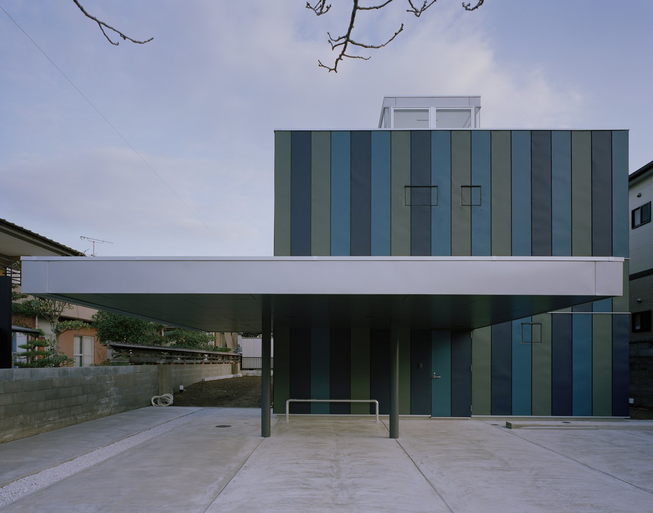 青い家（Blue house）丨日本大分丨塩塚隆生アトリエ（意匠）,大賀成典（構造）,河野設備設計室（設備）-3