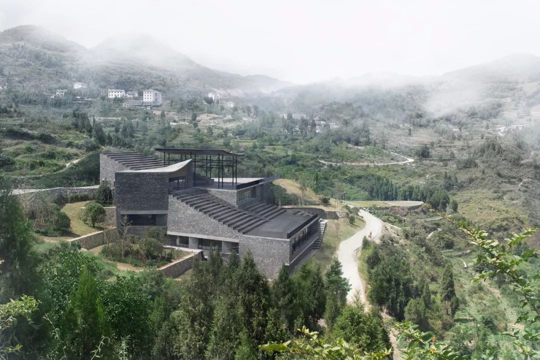 贵州大发天渠旅客中心——自然与人文的和谐交融-1